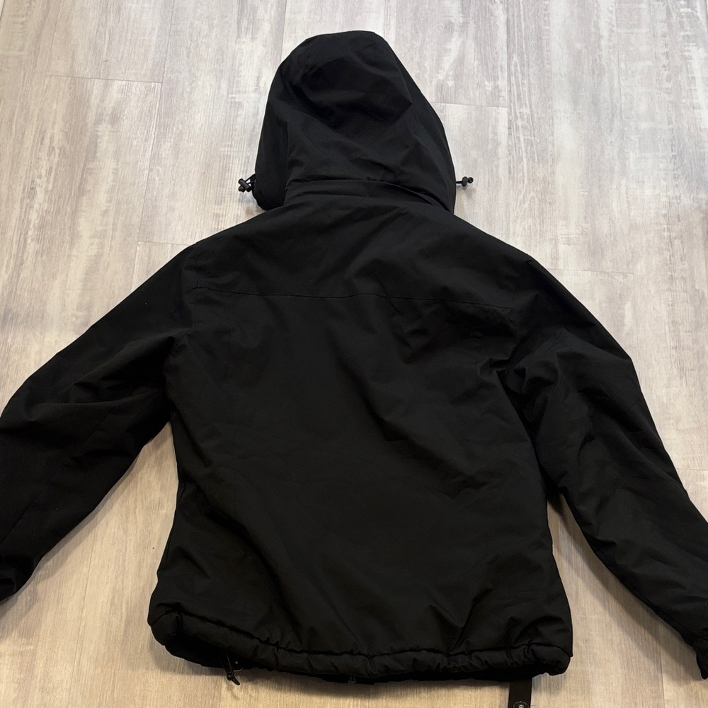 Skieer Waterproof Ski Jacket with detachable hood. Inside pockets. Size small. - Picture 5 of 10